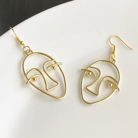 NEW Human Face Earrings in Gold color - Picture 2 of 6